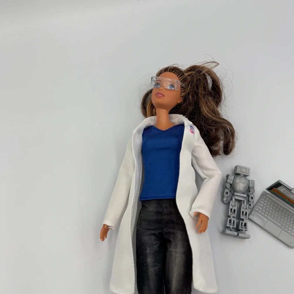 Mattel Barbie 2016 SPACE SCIENTIST Doll Laptop and robot